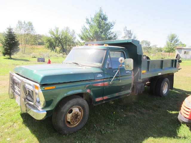 Image of Ford F-350 equipment image 2