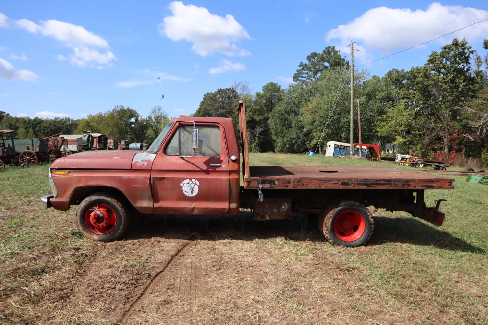 1977 Ford F-350 Equipment Image0