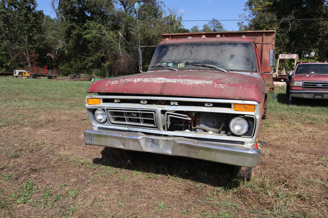 Image of Ford F-350 equipment image 1