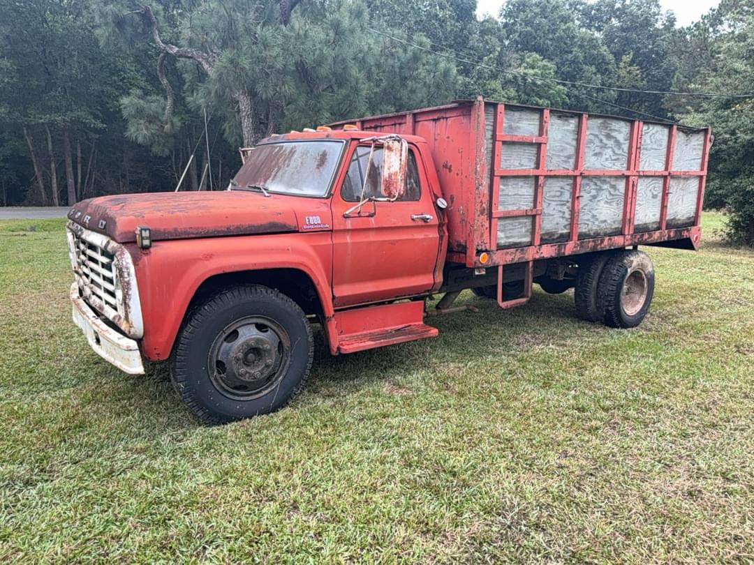 Image of Ford F-600 Primary image