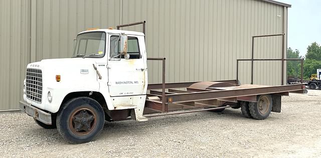 Image of Ford F-700 equipment image 1