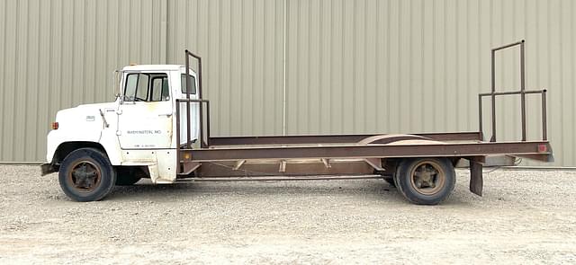Image of Ford F-700 equipment image 3