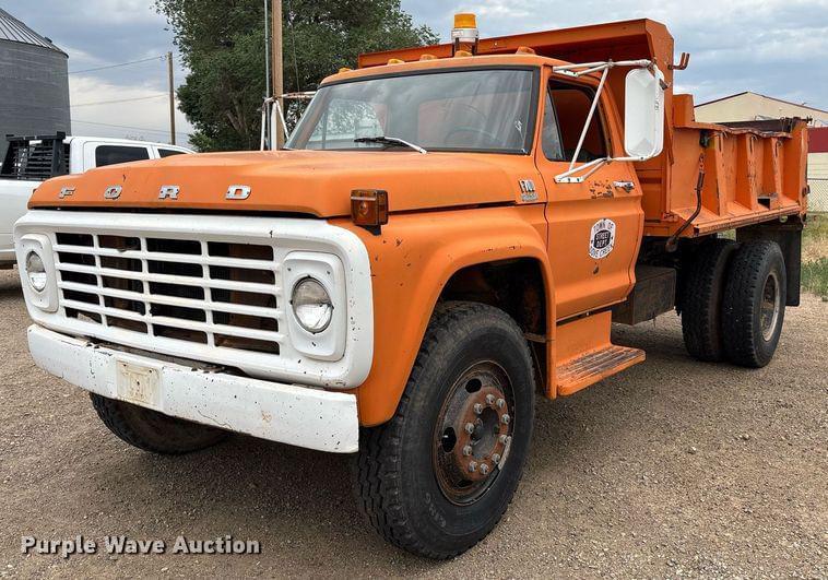 Image of Ford F-700 Primary image
