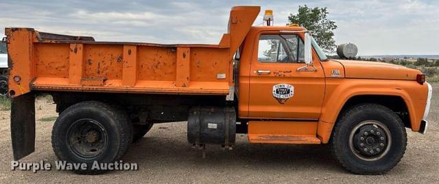 Image of Ford F-700 equipment image 3