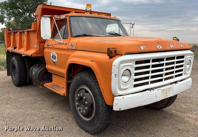 Image of Ford F-700 equipment image 2