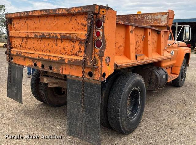 Image of Ford F-700 equipment image 4