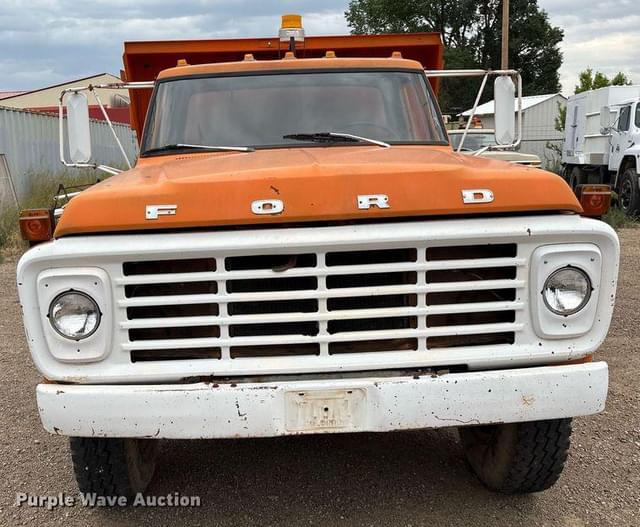 Image of Ford F-700 equipment image 1