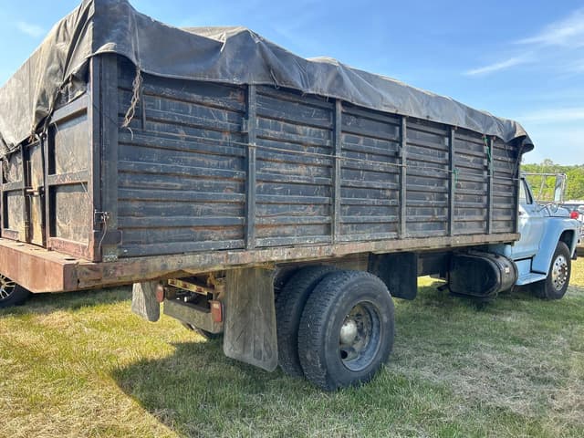 Image of Ford F-700 equipment image 2
