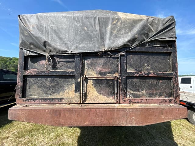 Image of Ford F-700 equipment image 4