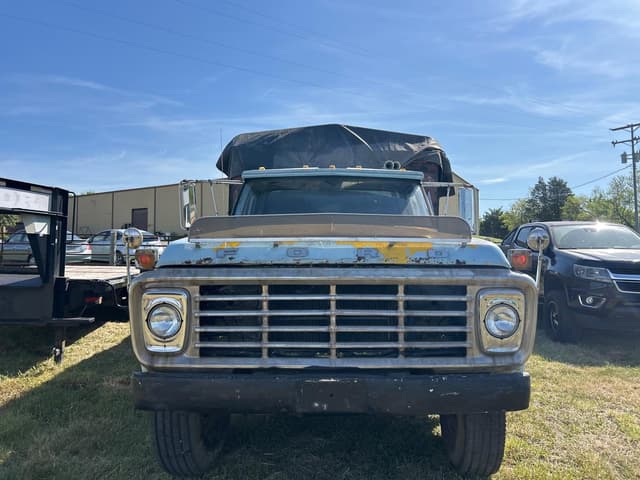 Image of Ford F-700 equipment image 3