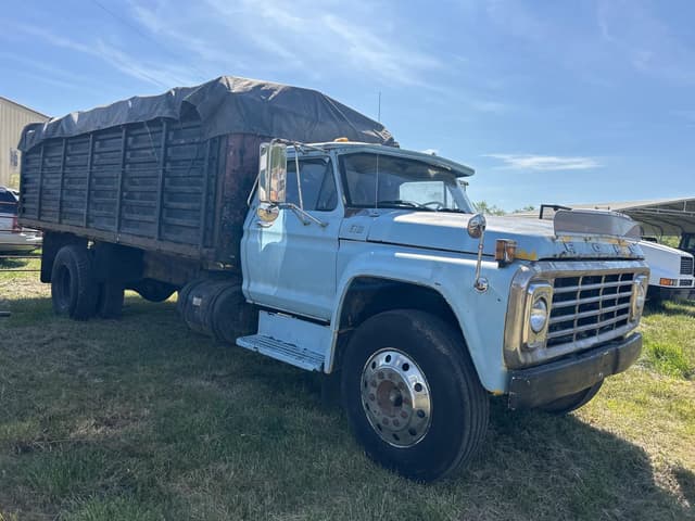 Image of Ford F-700 equipment image 1
