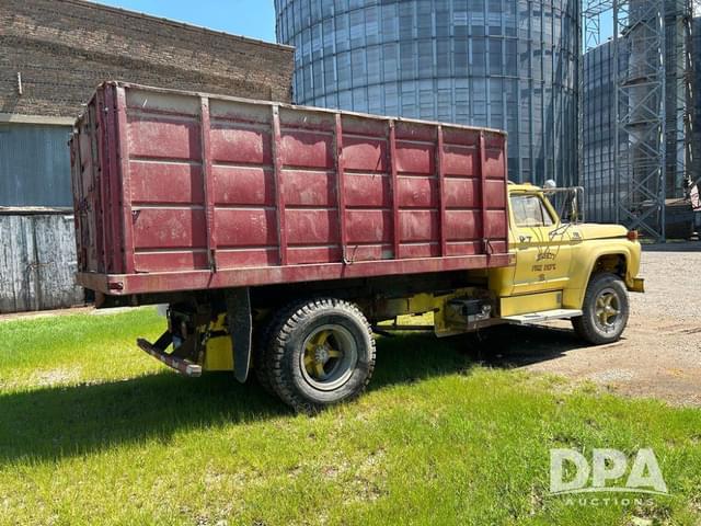 Image of Ford F-750 equipment image 4