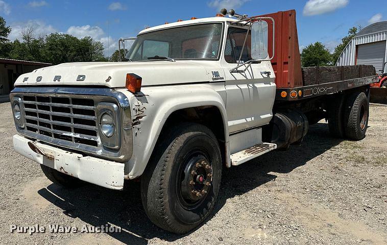 Image of Ford F-800 Primary image