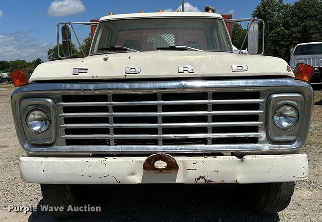 Image of Ford F-800 equipment image 1