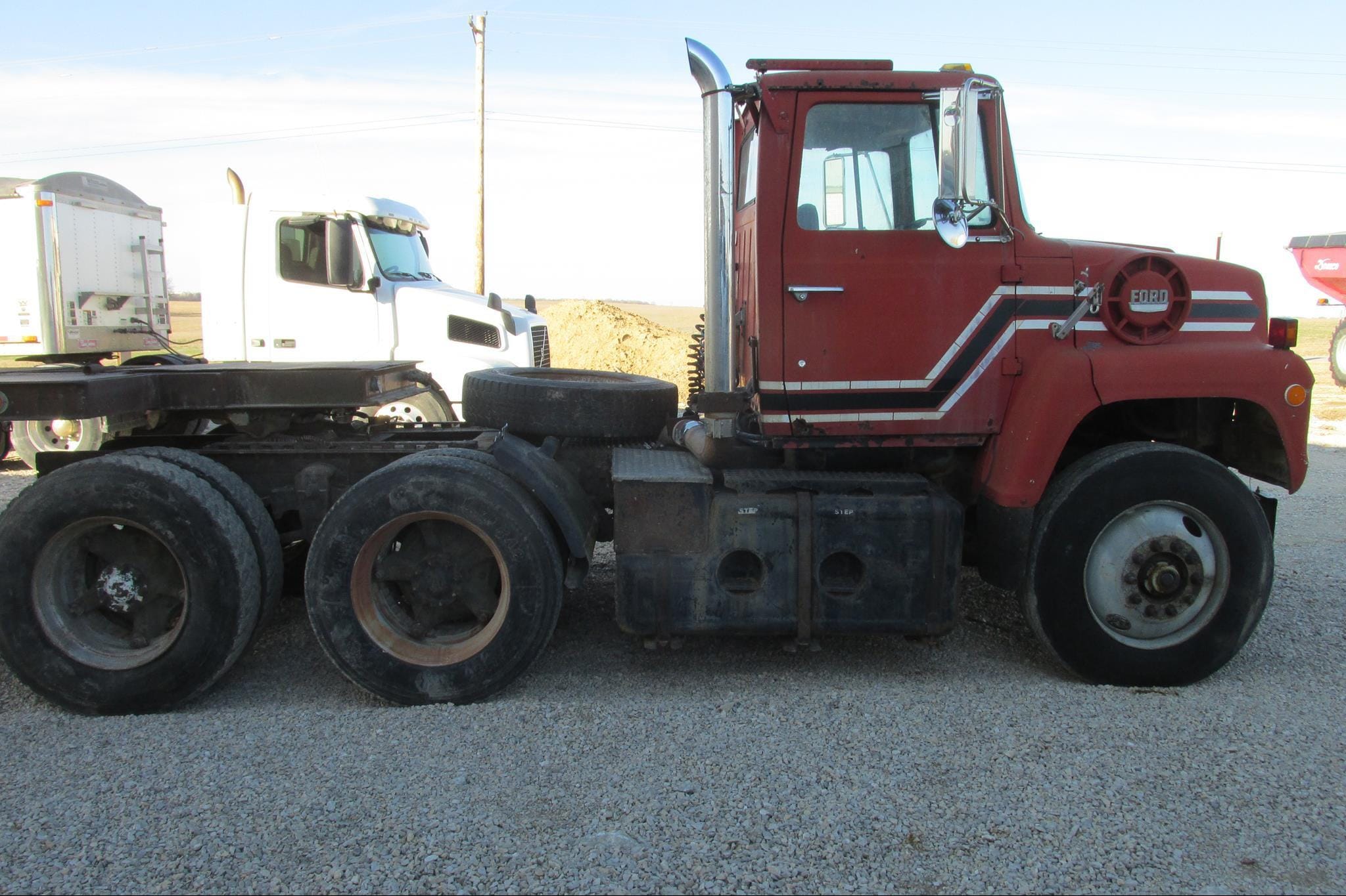 1977 Ford F9000 Equipment Image0