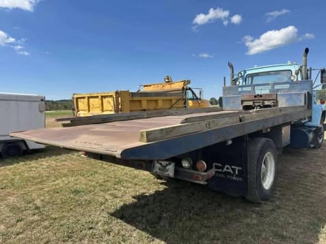 Image of Ford L9000 equipment image 2