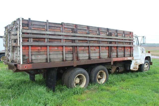 Image of Ford L7000 equipment image 1