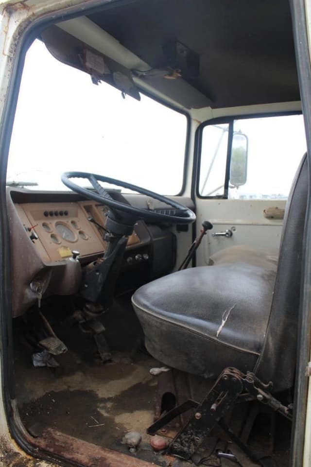 Image of Ford L7000 equipment image 4