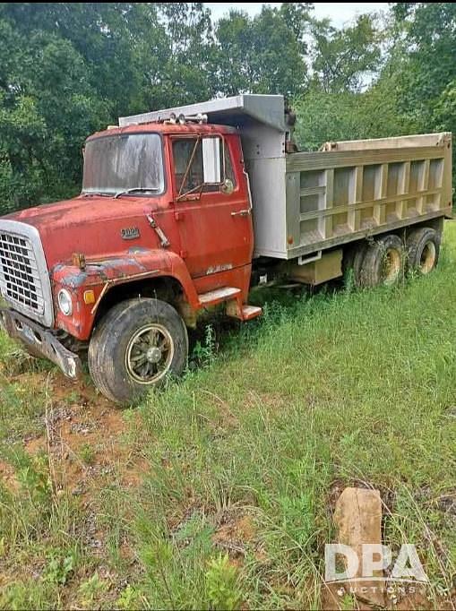 Image of Ford L8000 Primary image