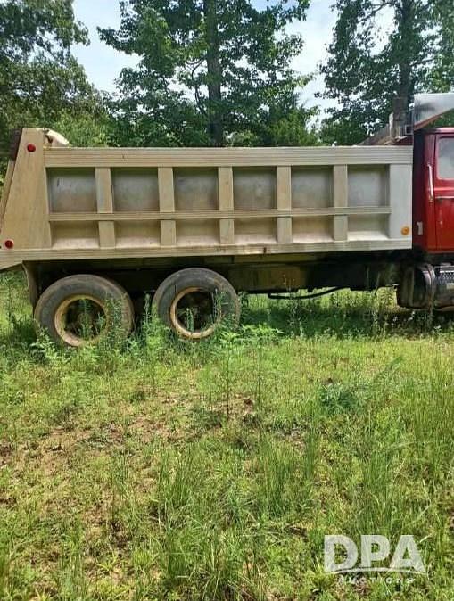 Image of Ford L8000 equipment image 1