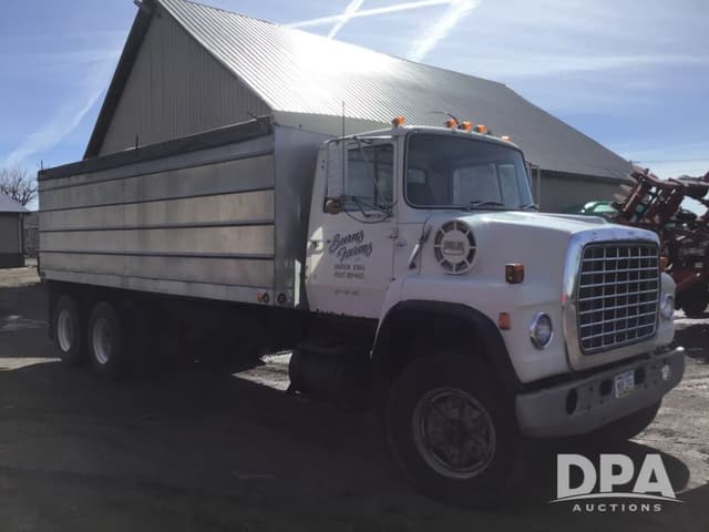 Image of Ford F-8000 equipment image 4