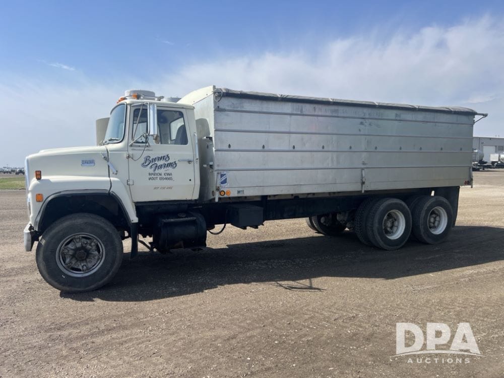 1977 Ford F-8000 Equipment Image0