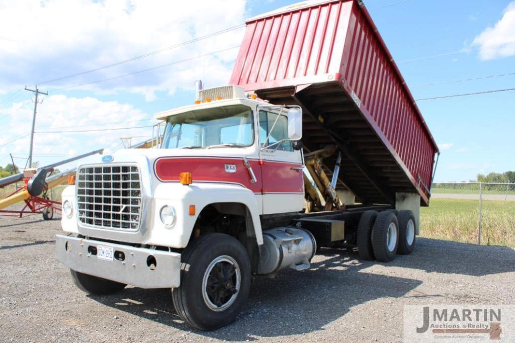 Image of Ford F-9000 Primary image