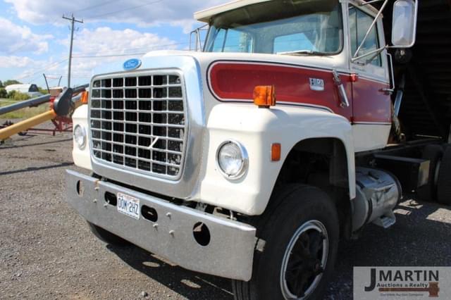 Image of Ford F-9000 equipment image 4