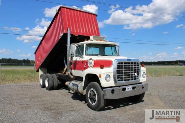 Image of Ford F-9000 equipment image 1