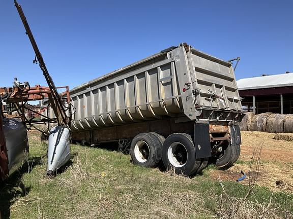Image of Freuhauf Dump Trailer equipment image 3