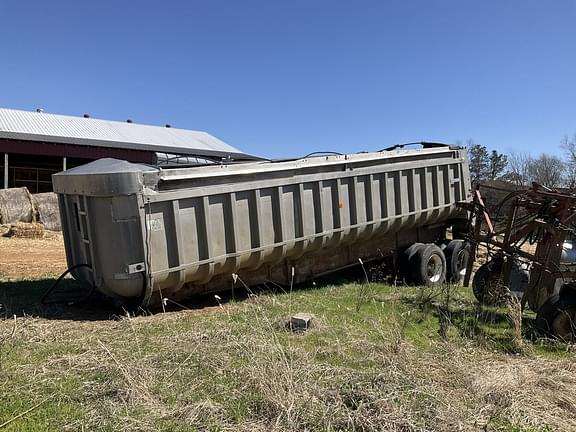 Image of Freuhauf Dump Trailer equipment image 1