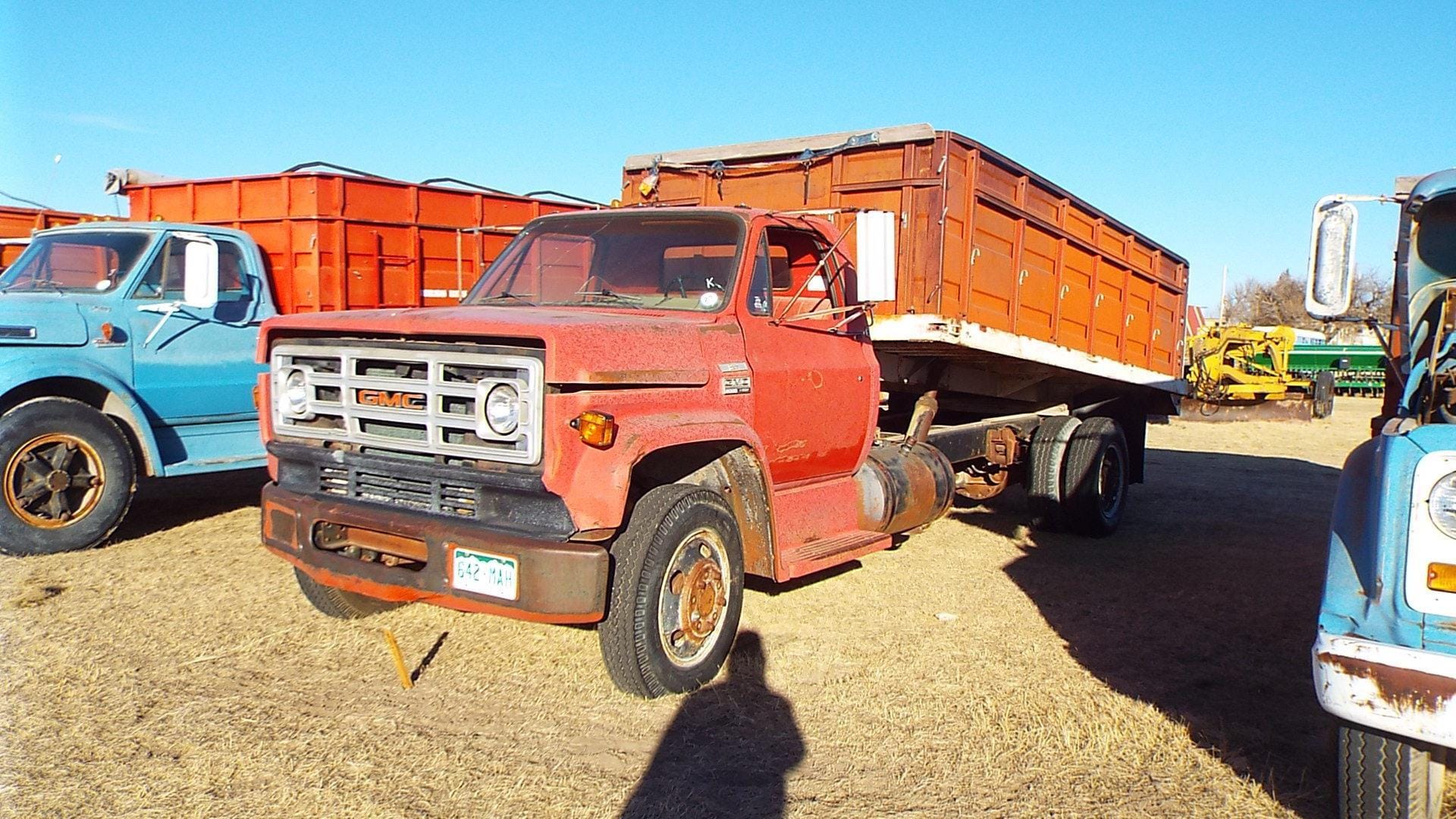 1977 GMC 6000 Equipment Image0