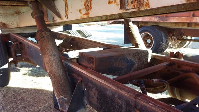 Image of GMC 6000 equipment image 3