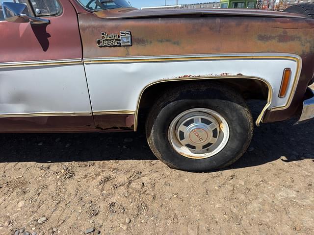 Image of GMC Sierra equipment image 1