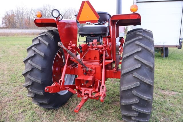 Image of International Harvester 686 equipment image 2