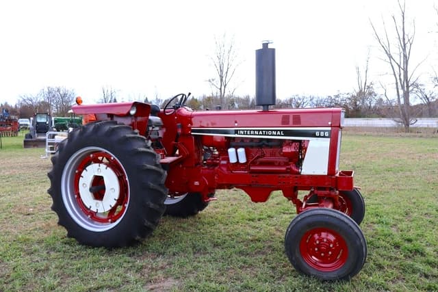 Image of International Harvester 686 equipment image 4