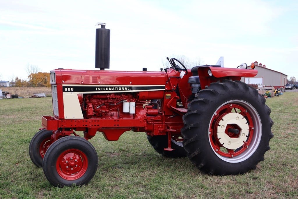 Main image International Harvester 686