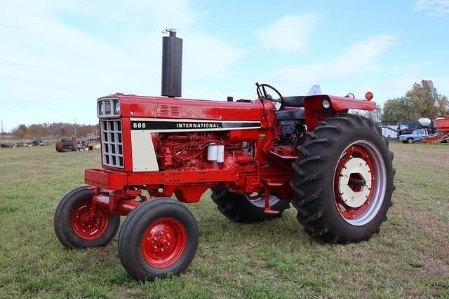 Image of International Harvester 686 equipment image 1