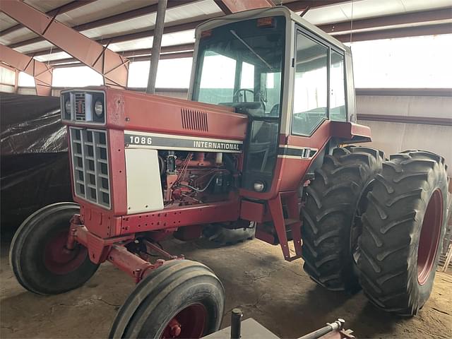 Thumbnail image International Harvester 1086 10