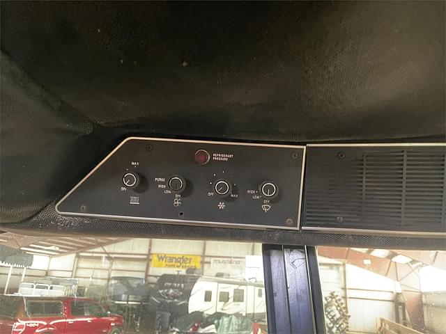 Thumbnail image International Harvester 1086 6