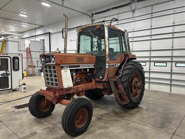 Image of International Harvester 1086 equipment image 2