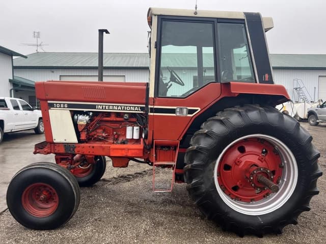 Image of International Harvester 1086 equipment image 1