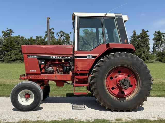 Image of International Harvester 1086 equipment image 1