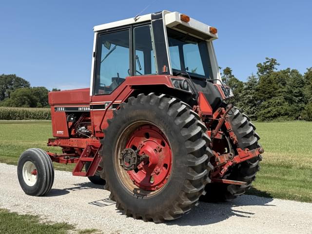 Image of International Harvester 1086 equipment image 2