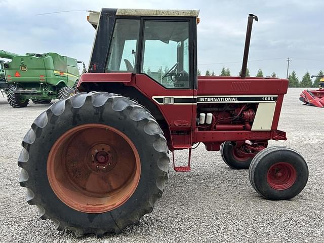 Image of International Harvester 1086 equipment image 3