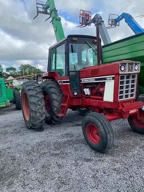 Image of International Harvester 1086 equipment image 1
