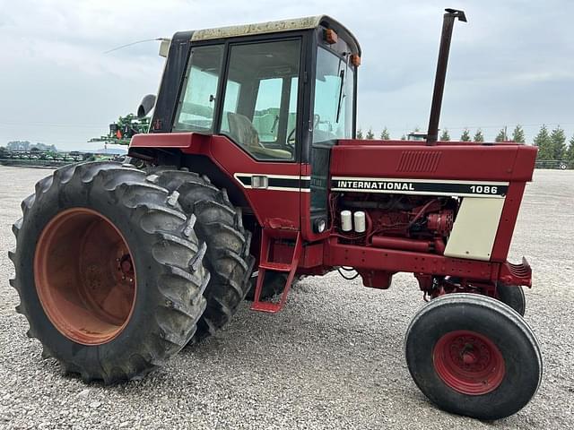 Image of International Harvester 1086 equipment image 1