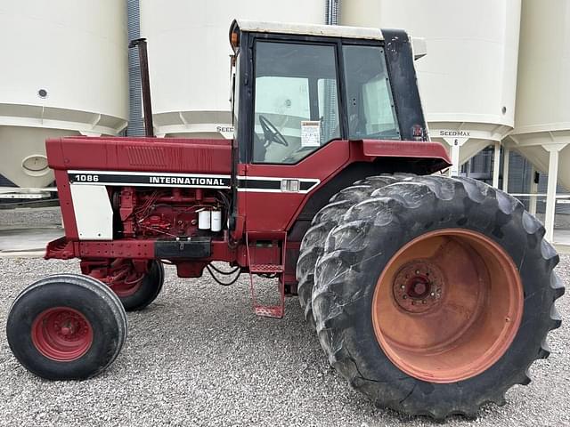 Image of International Harvester 1086 equipment image 2