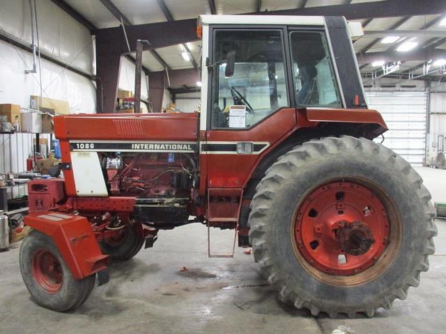 Image of International Harvester 1086 equipment image 2