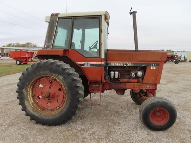 Image of International Harvester 1086 equipment image 4